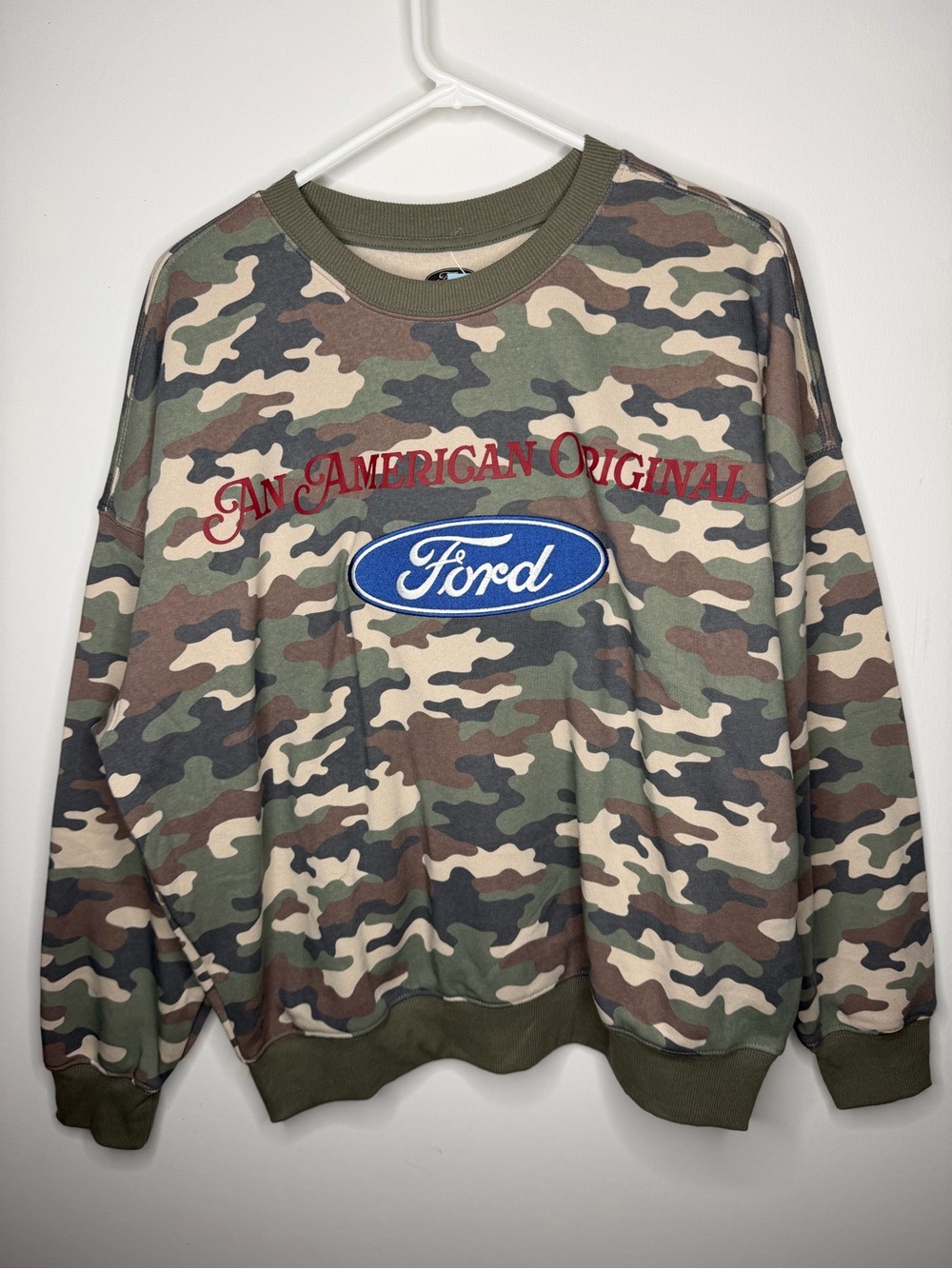 NWT Ford Camo Wild & Free Pickup Truck Crewneck Sweatshirt M